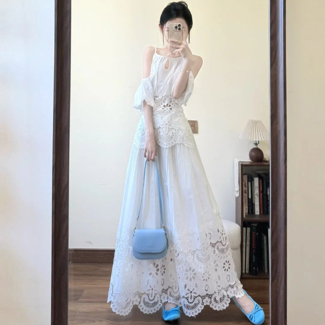Embroidery Eyelet - Damen Zweiteiliges Spitzenoutfit mit Schulterausschnitt, Neckholder-Top