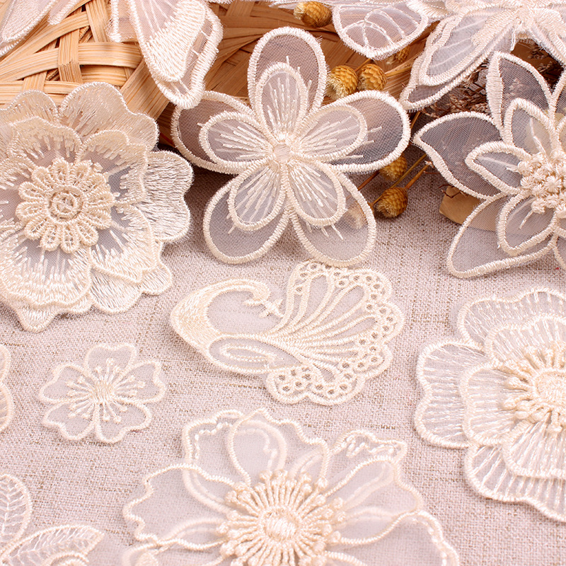 Embroidery Letter M - Beige Spitze Pfau Schmetterling Patches für